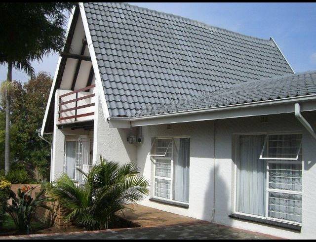 4 BEDROOM HOUSE FOR SALE IN VAN RIEBEECK PARK